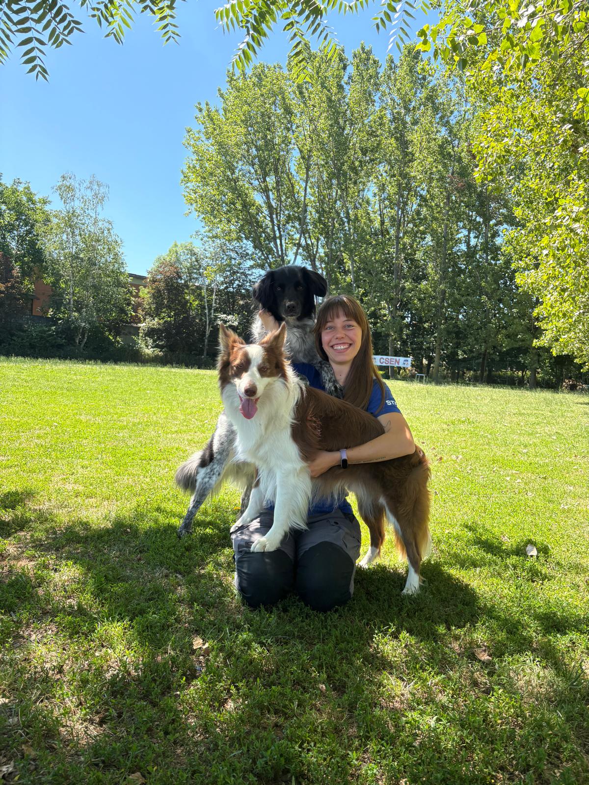 Valeria Pastrone con i suoi cani al centro cinofilo DOG HOUSE